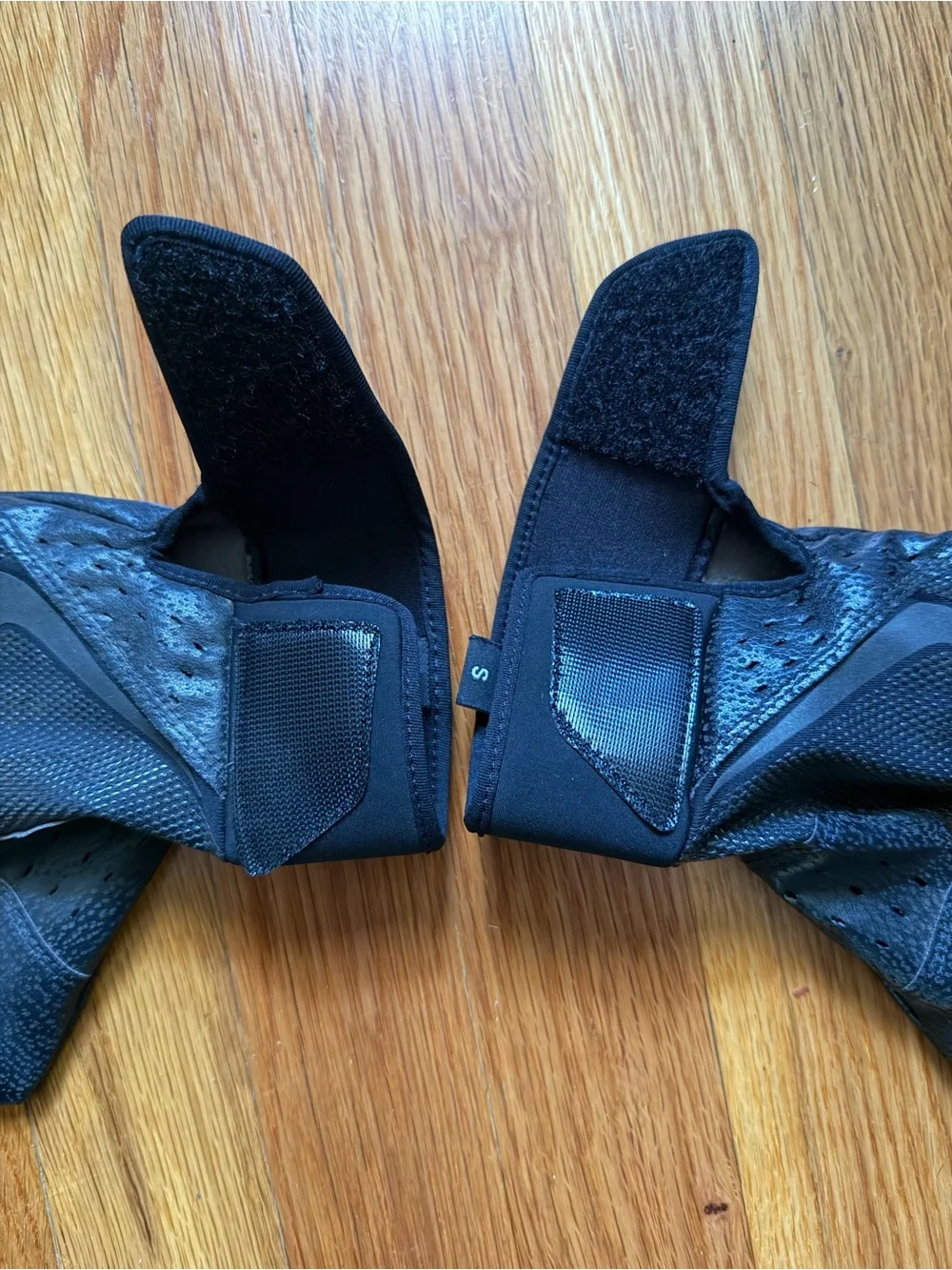 NWOT  Nike Black Gloves